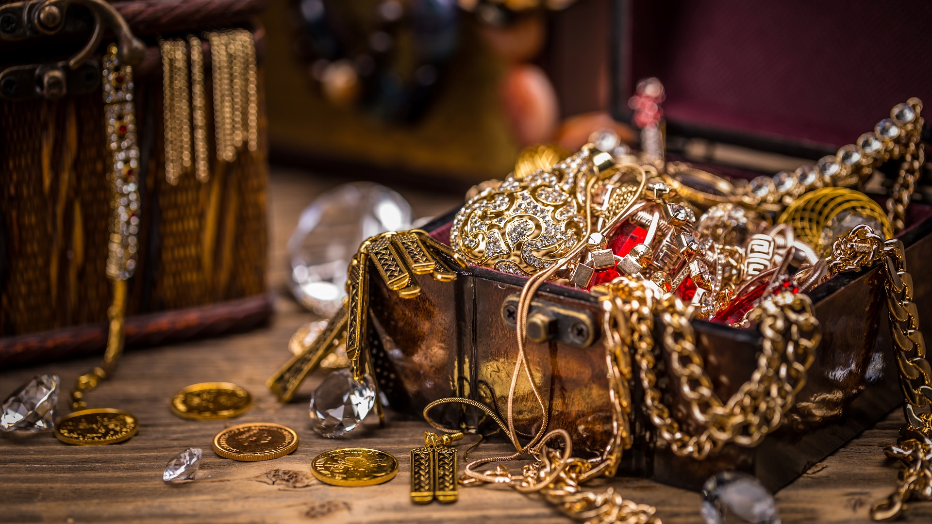 Pirate treasure chest full of jewellery